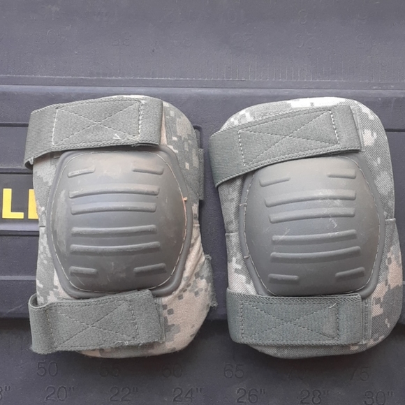 McGuire-Nicholas Professional Elbowpads - Picture 1 of 3